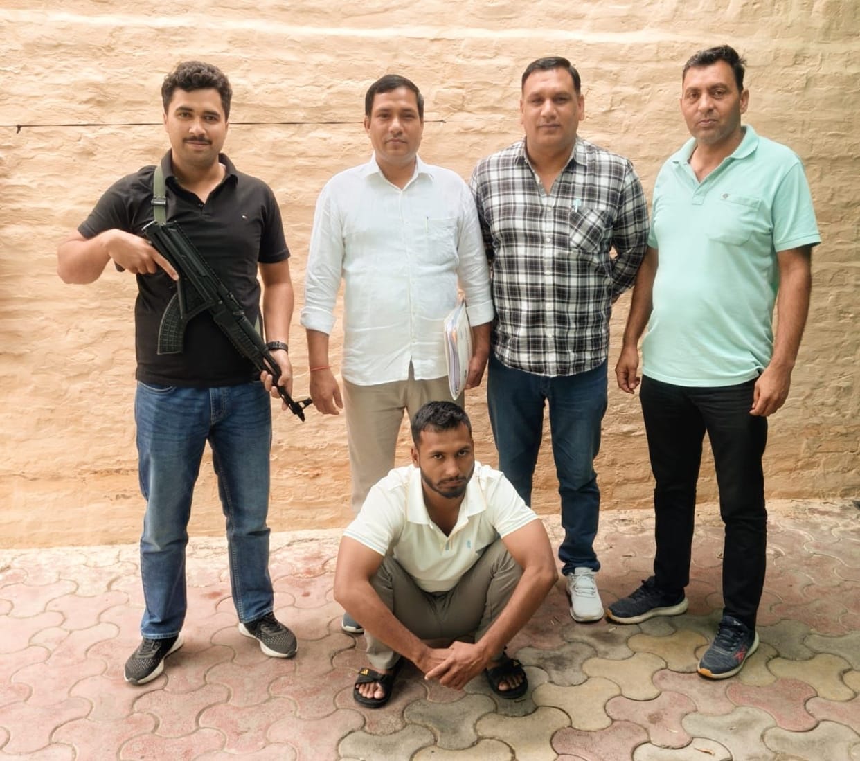 Accused arrested in illegal weapons case.