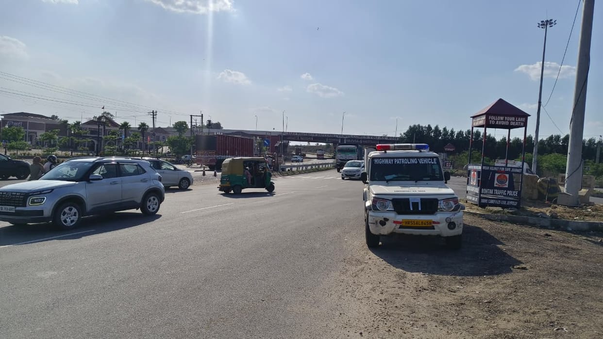 The closed cut on the Delhi-Rohtak road opened, and there was a competition among those taking credit.