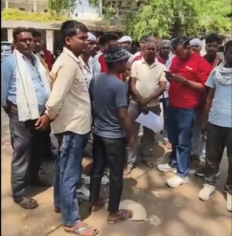 MP: दतिया हत्याकांड पर भड़का जनआक्रोश, गिरफ्तारी नहीं होने पर SP कार्यालय का घेराव; 8 दिन बाद भी आरोपी फरार