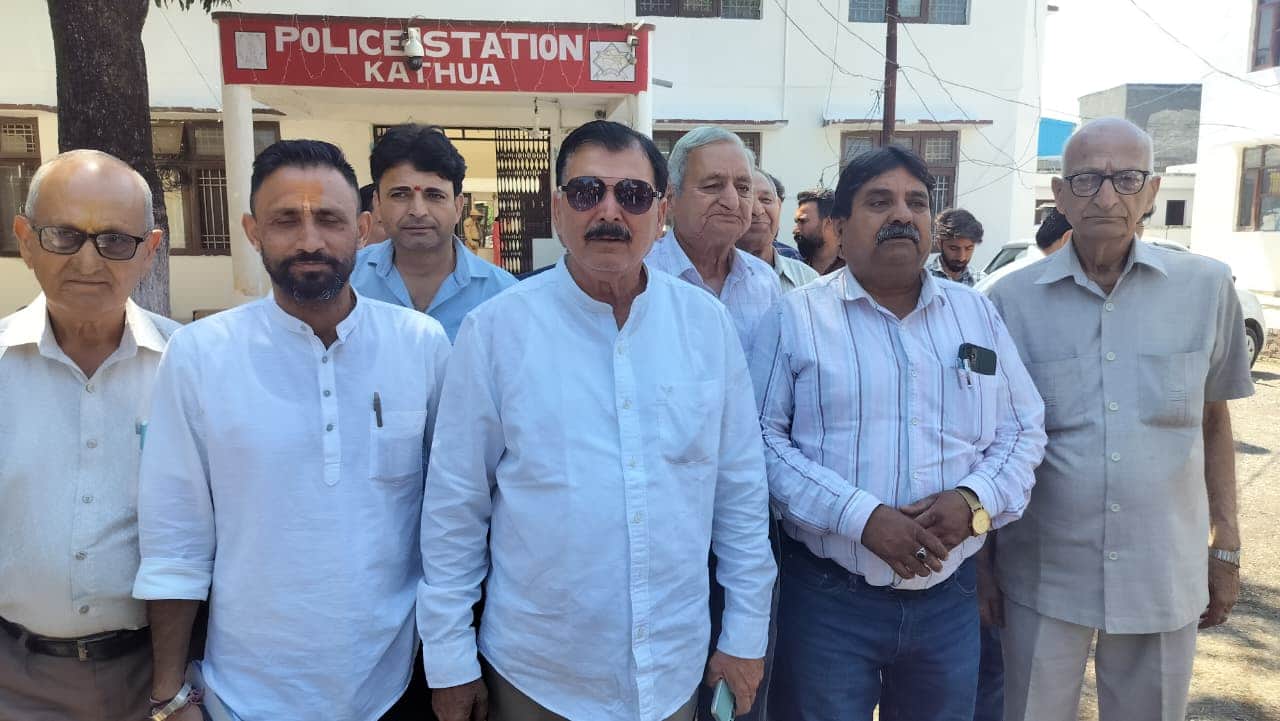 ब्राहम्ण समाज को लेकर की गई टिप्पणी के विरोध में शिकायत लेकर सिटी पुलिस थान पहुंचे ब्राह्मण सभ