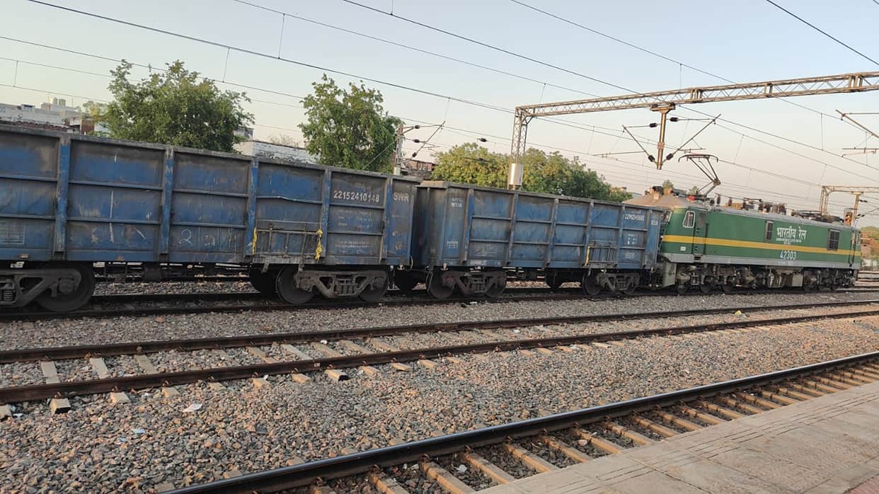 Railways picks up pace in freight transport: Hauled 135.5 million tonnes of cargo in September