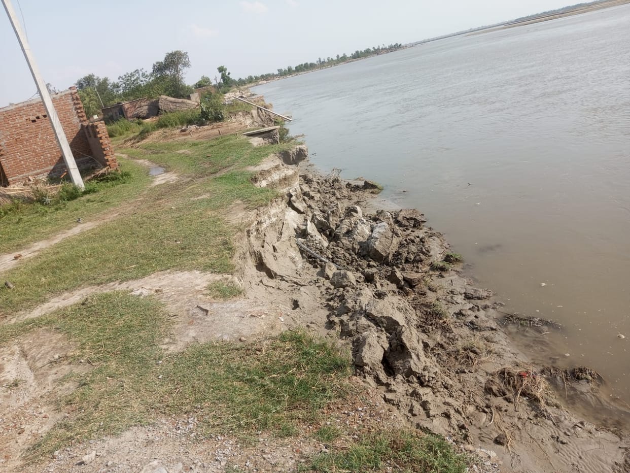 Ganga erosion is destroying homes, standing crops in the fields are also in danger.