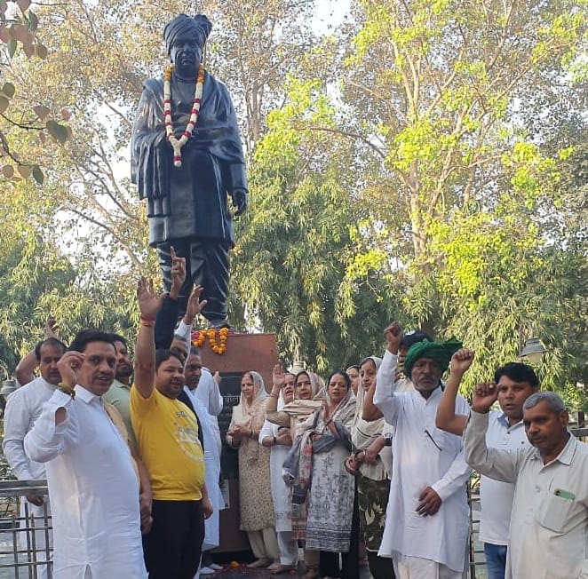 INLD workers paid homage to Tau Devi Lal