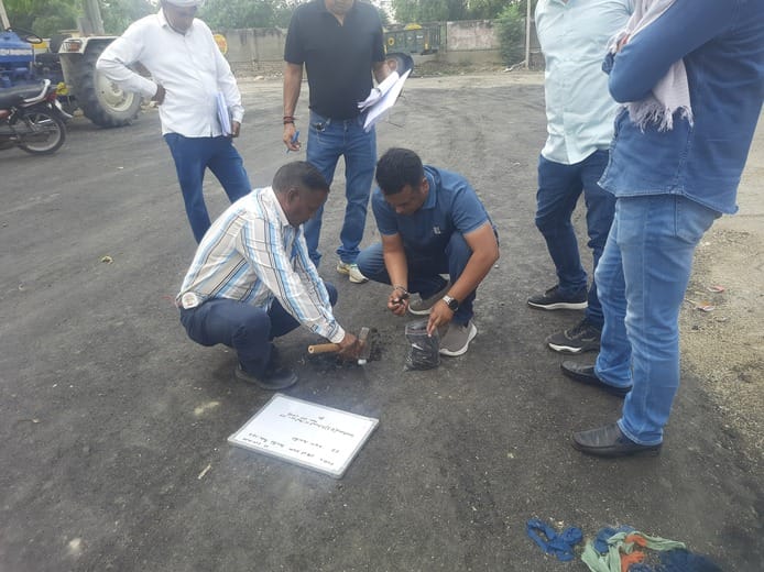 The Karnal team reached the grain market and collected samples for the road.