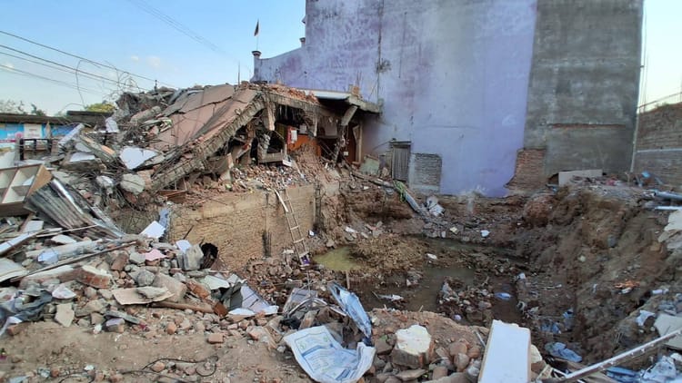 अनूपपुर का कोतमा अग्रवाल लॉज हादसा: बिल्डिंग इंजीनियर निलंबित, सीएमओ की अनुपस्थिति पर गिर सकती है गाज