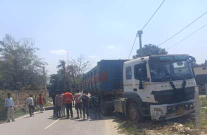 Hiva crushed tempo one person Death another seriously injured in darbhanga bihar