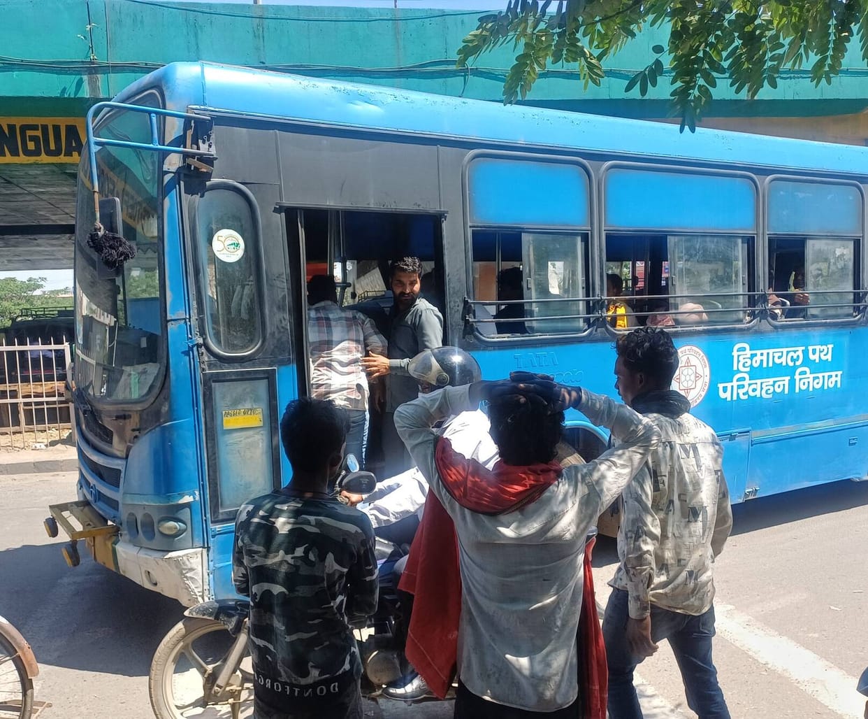 Buses are stopped under the overbridge, putting passengers' lives at risk.