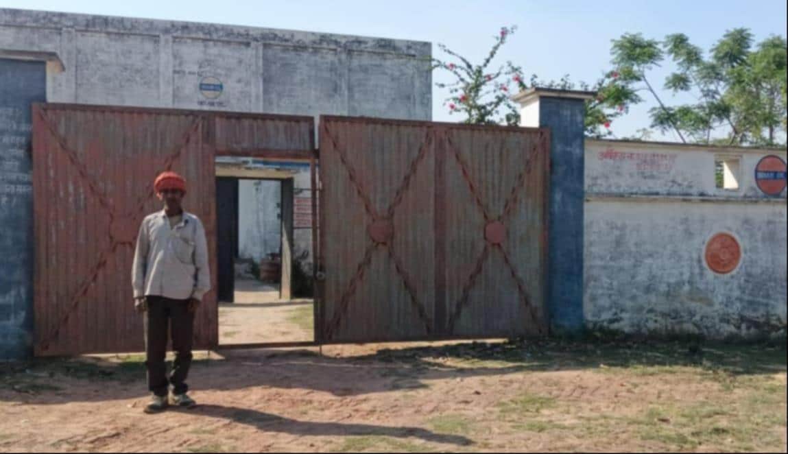 हरदत्तनगर गिरंट स्थित गैस गोदाम पर सोमवार को पसरा सन्नाटा। - संवाद