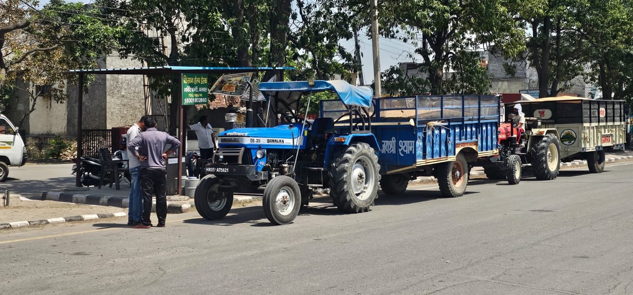 Paper was pasted on the tractor instead of the number plate, someone got the number painted