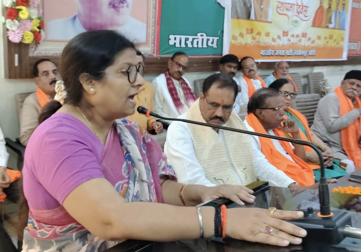 कार्यक्रम को संबोधित करती विधायक मंजू त्यागी। स्रोत: पार्टी