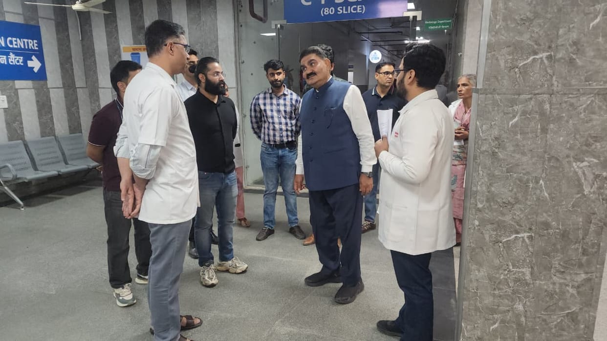 Director General of Health Department conducted a surprise inspection of the Civil Hospital, gave instructions for improvement of the arrangements found satisfactory