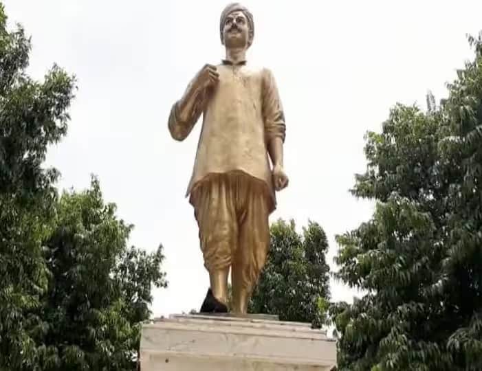 नगवा गांव स्थित शहीद मंगल पांडेय की प्रतिमा।संवाद