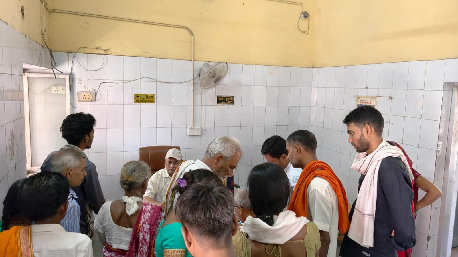 ओपीडी संख्या 18 में आर्थो व सर्जन बैठते है, लेकिन एसी नहीं लगी है।संवाद