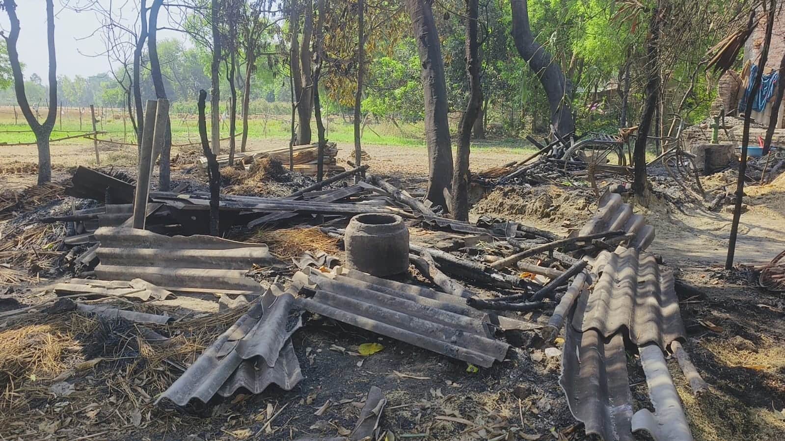 पचरी भवनाथपुर में अगलगी की घटना में जलकर राख मंडई। संवाद