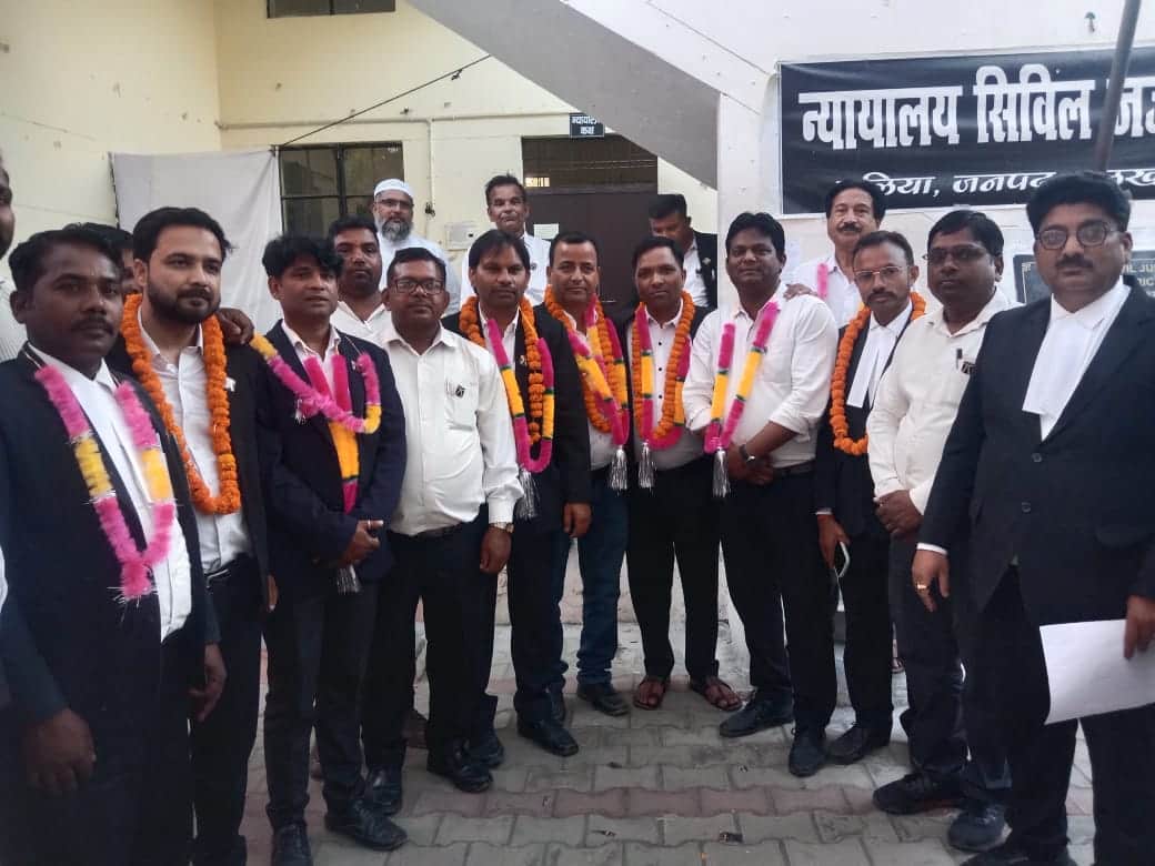 पलिया बार एसोसिएशन की नवनिर्वाचित कार्यकारिणी। संवाद