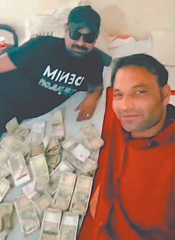 Video of two kidney scandal accused with bundles of currency notes goes viral