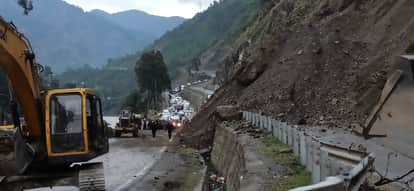 Traffic restored on jammu srinagar highway