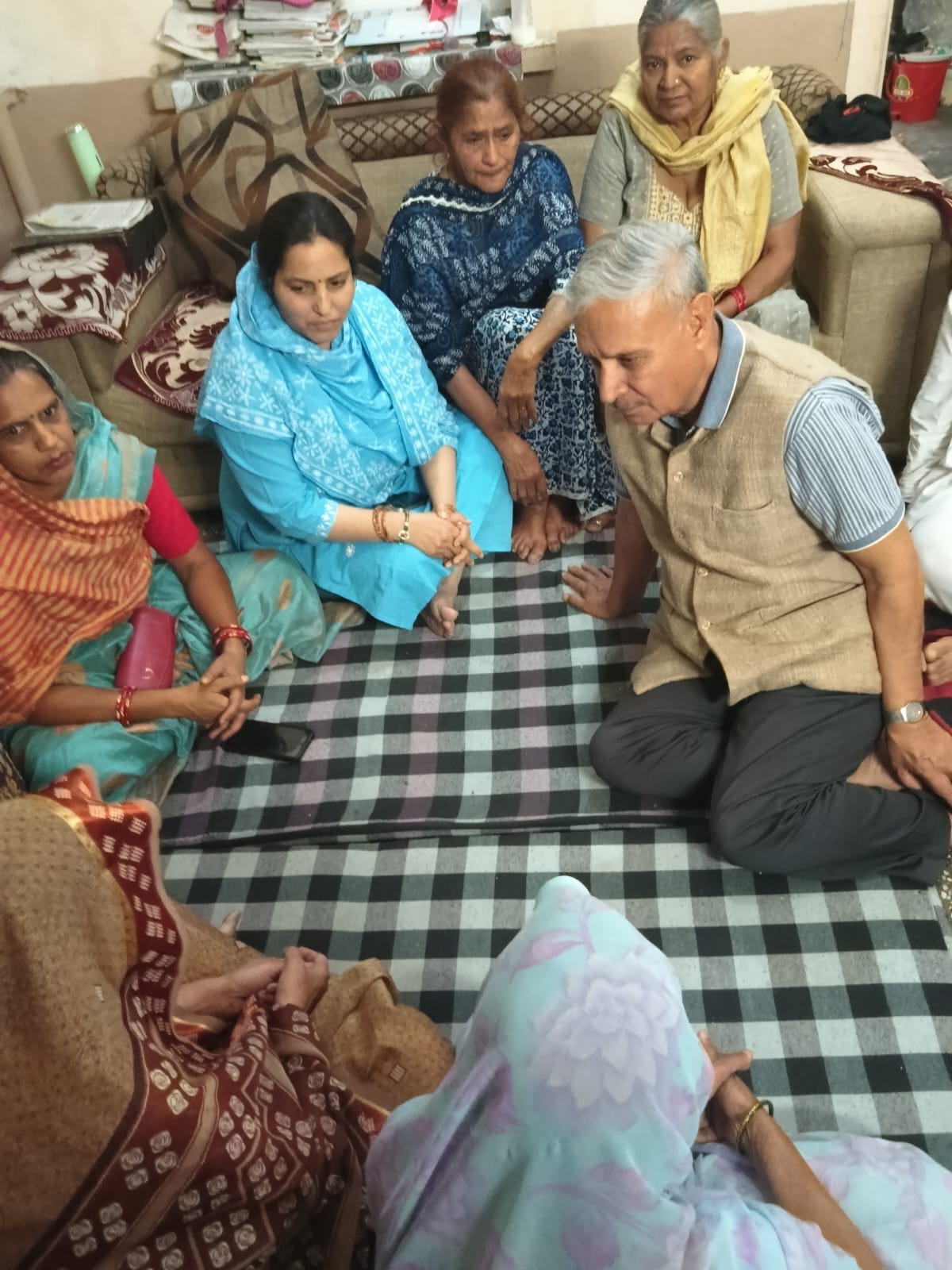 Rao Inderjit Singh arrives to pay tribute to senior BJP leader.