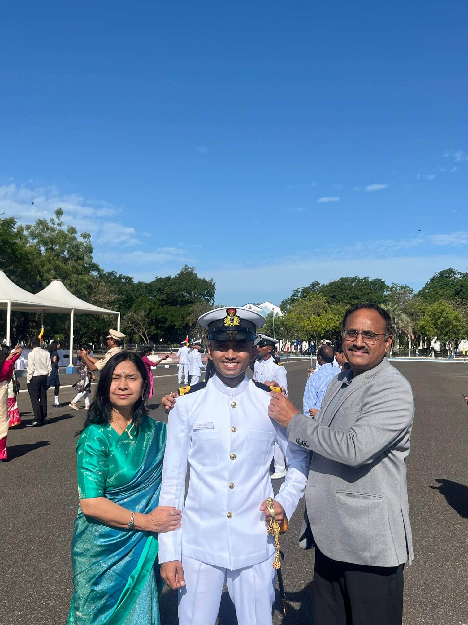 सब लेफ्टिनेंट बनने पर खुशी जाहिर करते आदित्य प्रताप। स्रोत : परिवार