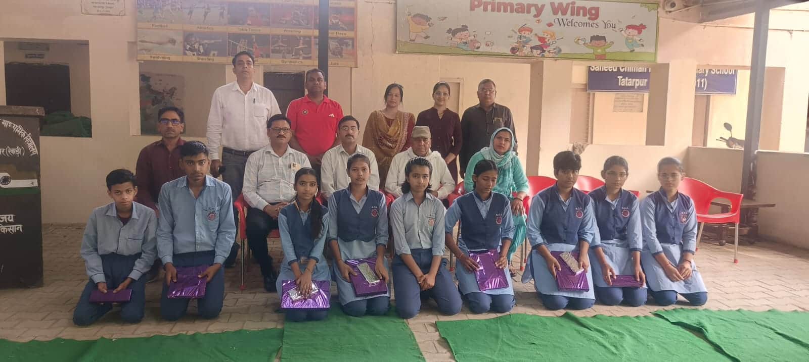 ततारपुर-इस्तमुरार के राजकीय विद्यालय में एनएमएमएस उत्तीर्ण विद्यार्थियों को शिक्षकों ने किया सम