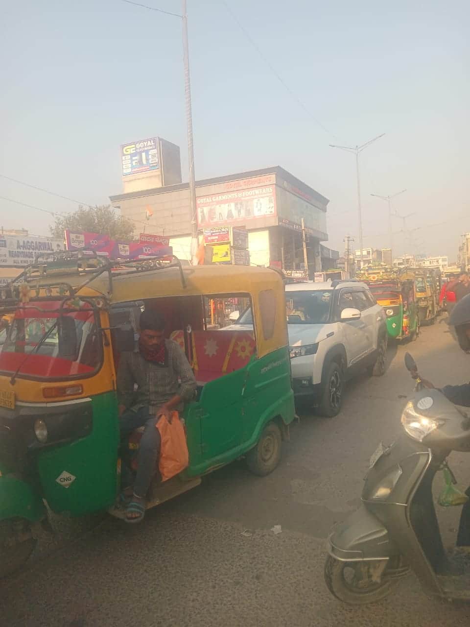 धारूहेड़ा में लगा जाम। स्रोत : स्थानीय नागरिक