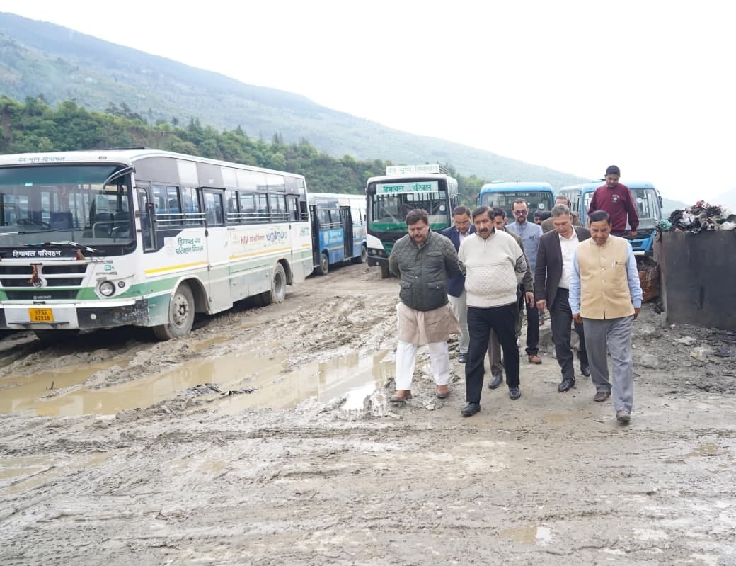 Instructions given to complete the work of flood control protection wall: Agnihotri