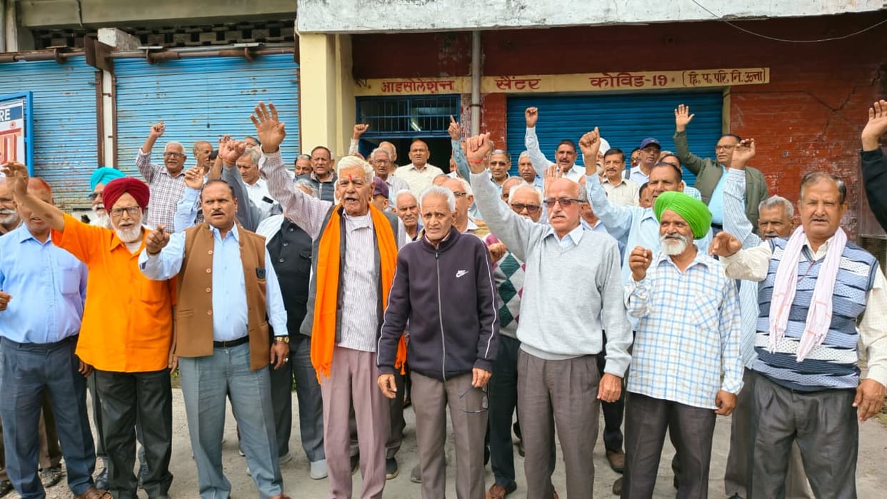 Retired transport workers raised slogans against the government