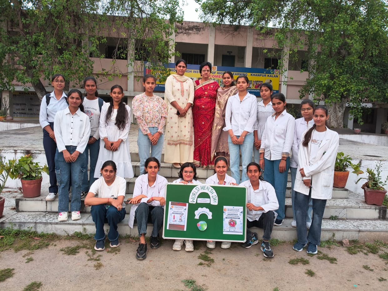 The girl students gave the message of staying healthy through street play.