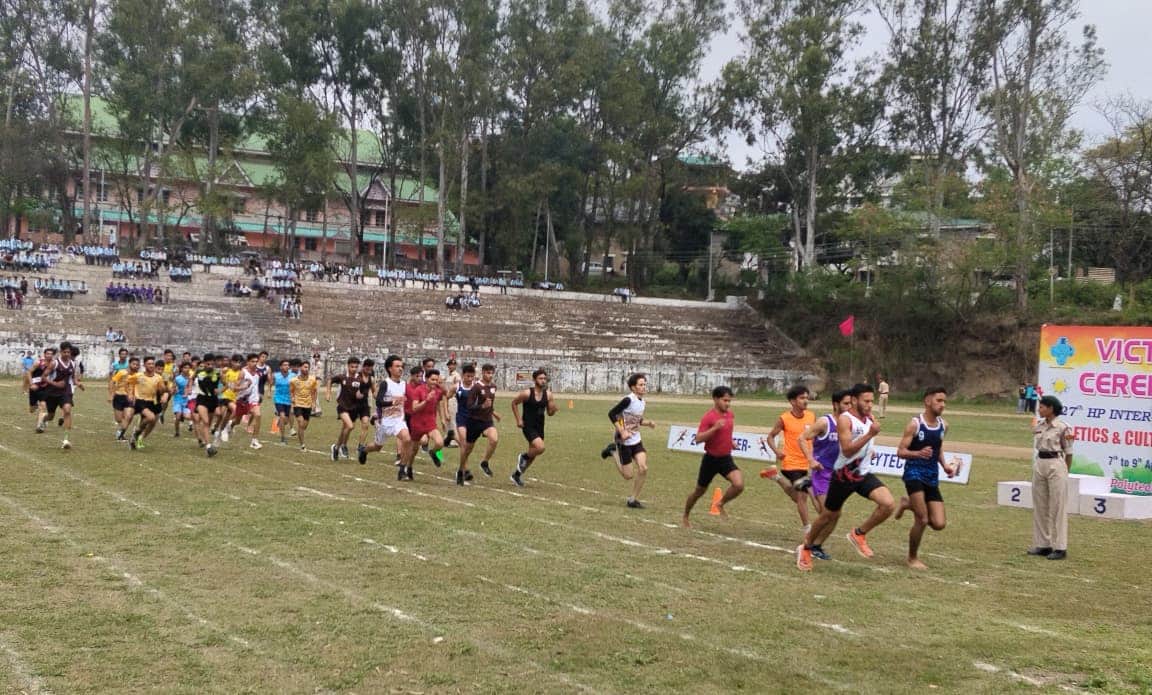 बड़ू में आयोजित 27वीं राज्य स्तरीय एथलेटिक्स एवं सांस्कृतिक प्रतियोगिता में दौड़ लगाते प्रतिभागी