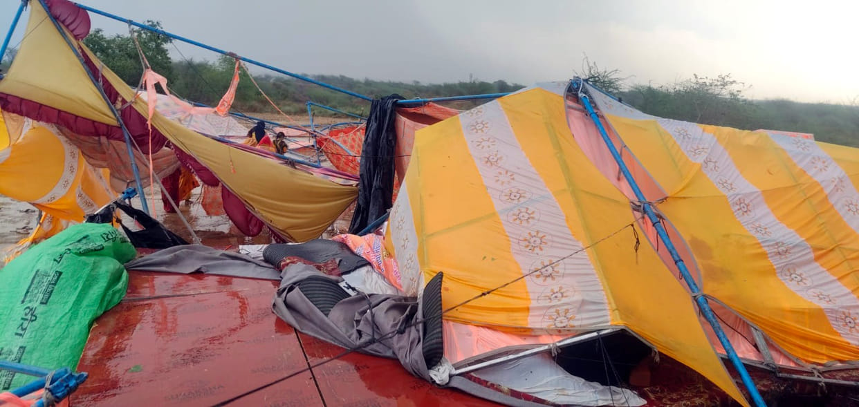 Death was defeated in the court of Kailashni Maiya, 500 devotees were buried in the Bhagwat Katha pandal which collapsed due to storm.