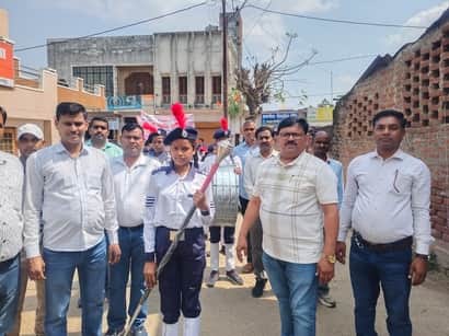 बांकेगंज में ब्लॉक स्तरीय स्कूल चलो अभियान की जागरूकता रैली निकाली गई। स्रोत :  शिक्षक।