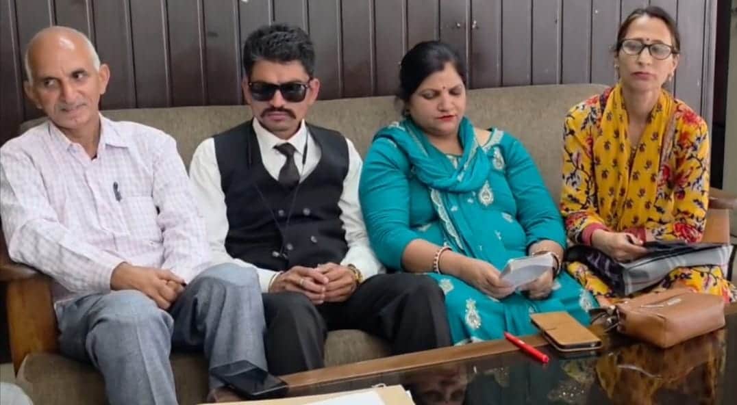 बिलासपुर में प्रेस वार्ता करते दिव्यांग कल्याण संघ के पदाधिकारी। संवाद