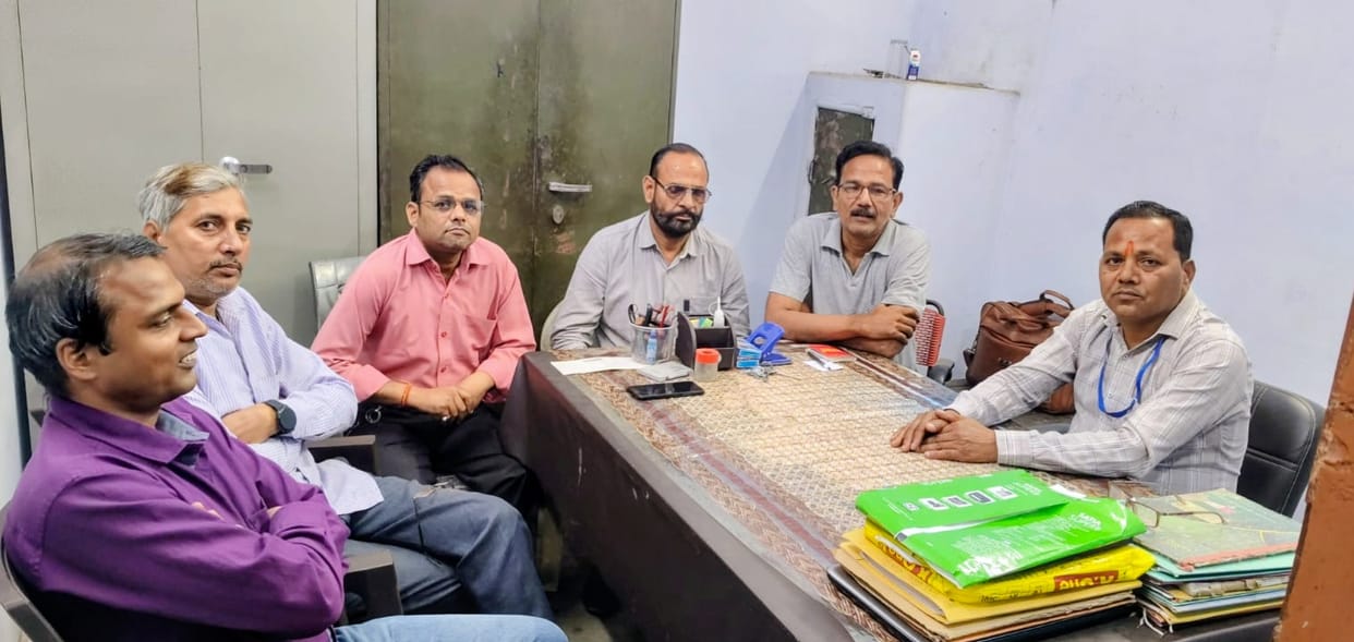The delegation of the United Traders Association met the Senior Inspector of Weights and Measures.