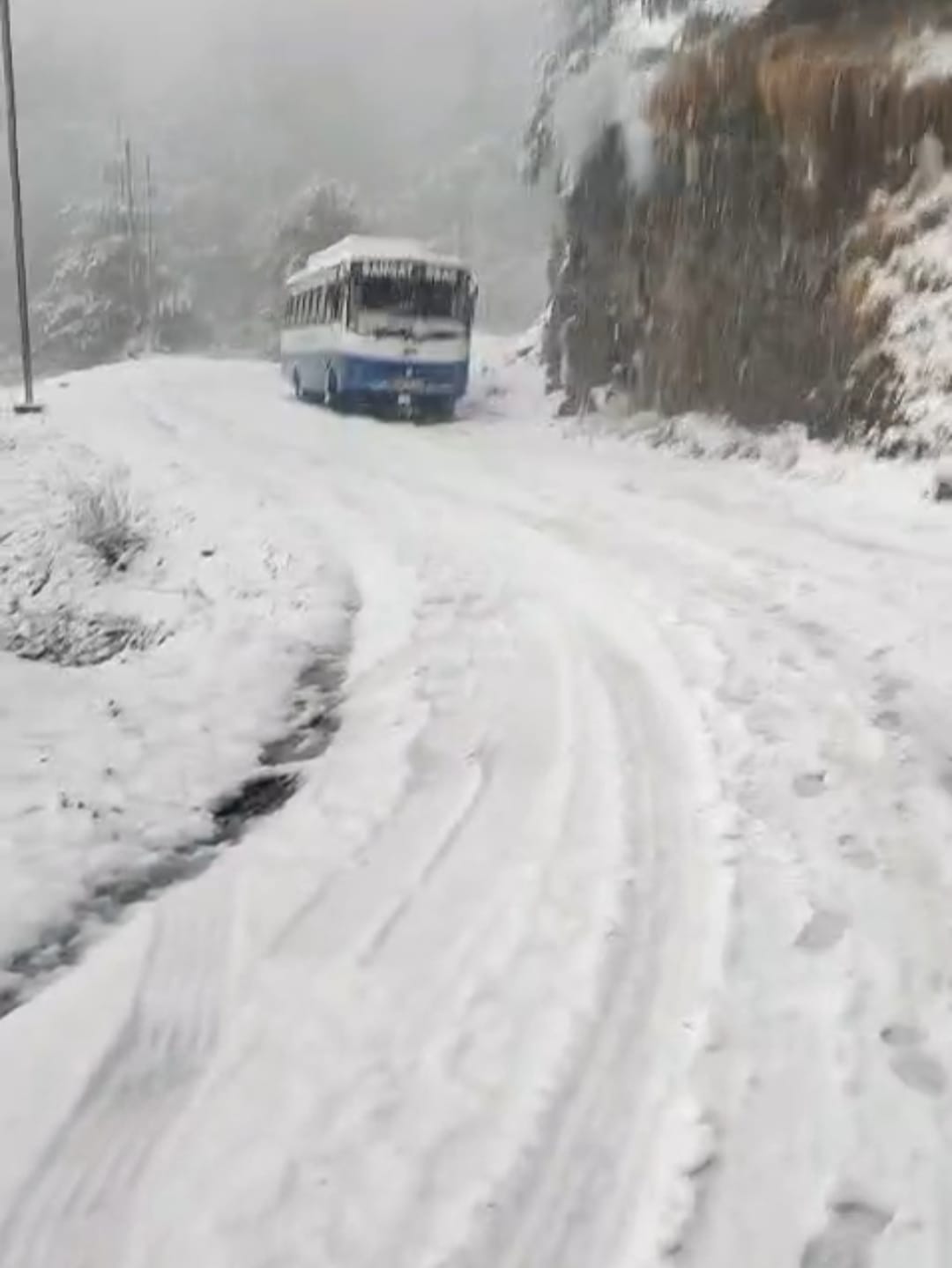 Chaupal-Shimla road reopens after several hours, bus routes affected