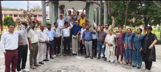 Teachers expressed anger against the SD College incident.