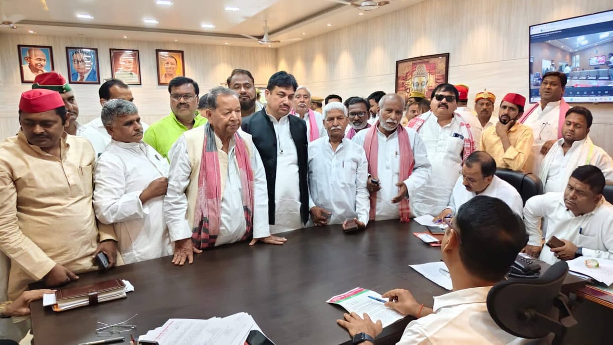 SP workers protested against smart meters.