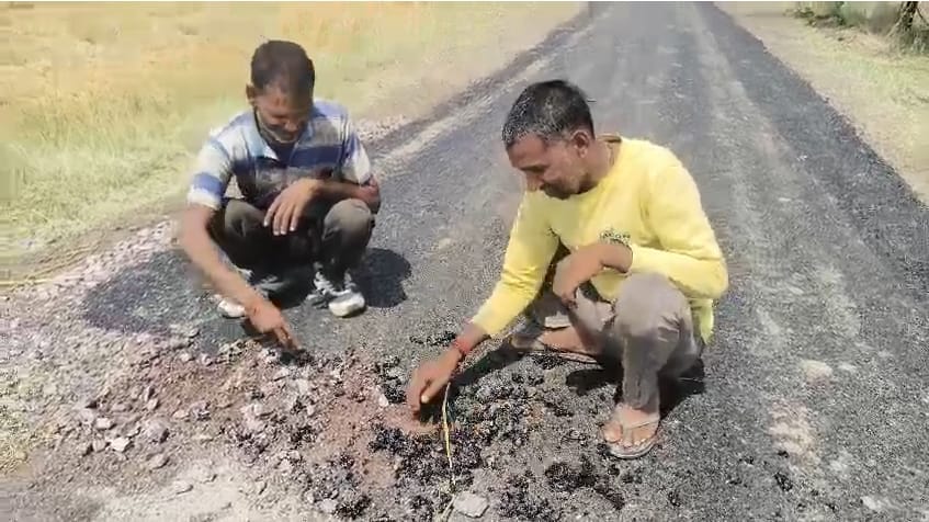 Villagers uprooted the asphalt with their hands, video goes viral