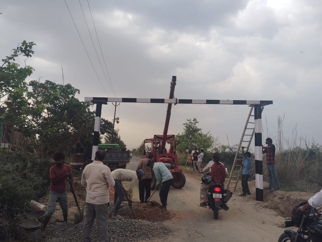 Height gauges have been installed to prevent entry of heavy vehicles.