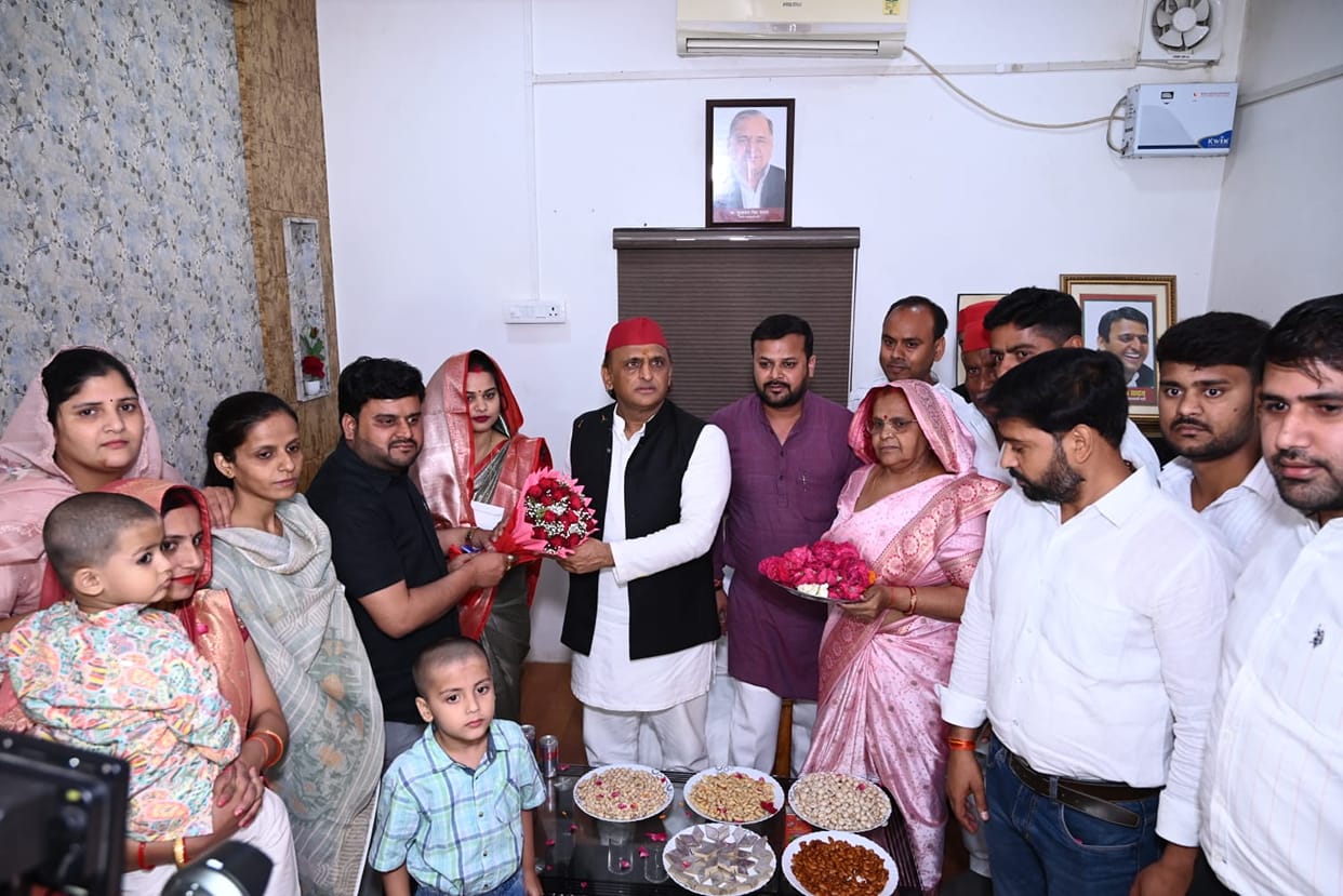 SP chief Akhilesh Yadav arrived to bless the newlyweds.