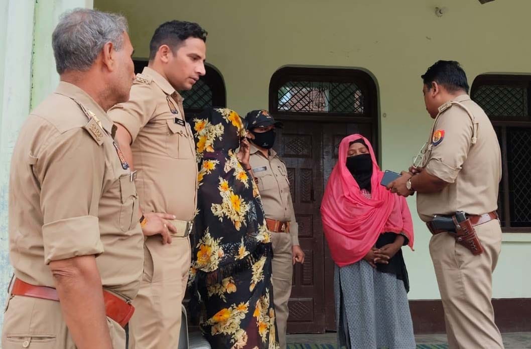 When the marriage proposal was broken, the girl went on a hunger strike at the young man's house.