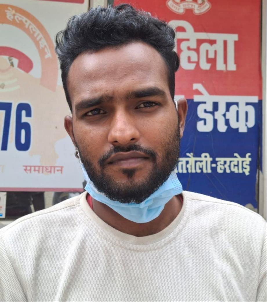 The leader of a child-lifting gang carrying a reward of Rs 50,000 was arrested by the STF.
