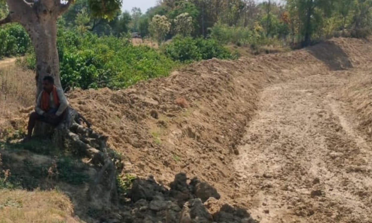 ncomplete cleaning of the drain has become a problem, the villagers of Karmaiti are worried