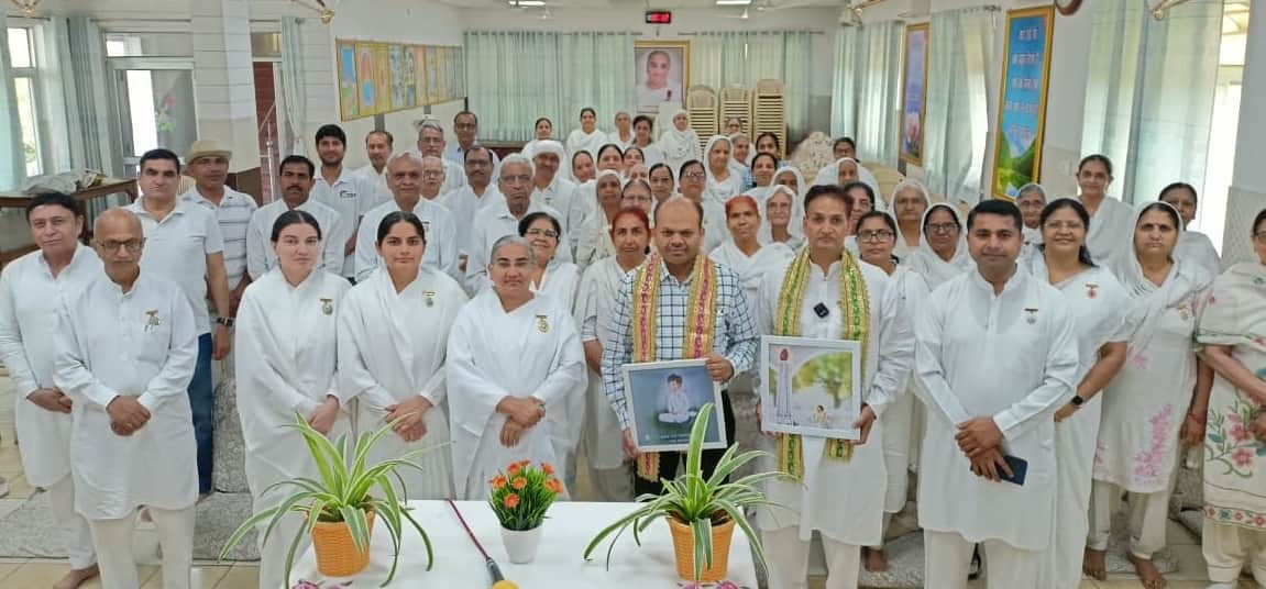 -फोटो 82 : कार्यक्रम में मौजूद ब्रह्माकुमारी सेवा केंद्र की संचालक व अन्य। स्रोत संस्था
