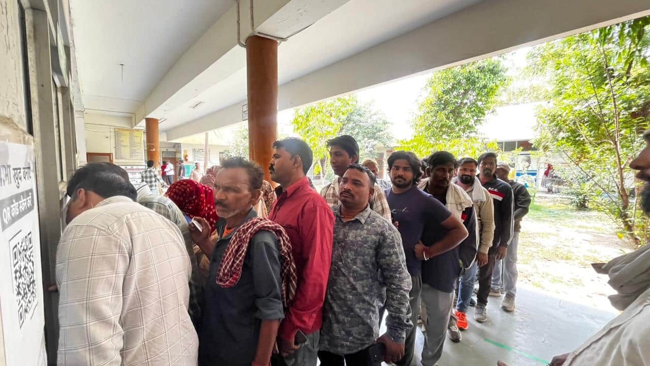 फोटो : सोनीपत के मुरथल पीएचसी में लगे शिविर में स्वास्थ्य जांच कराने पहुंचे स्वास्थ्य कर्मी। स