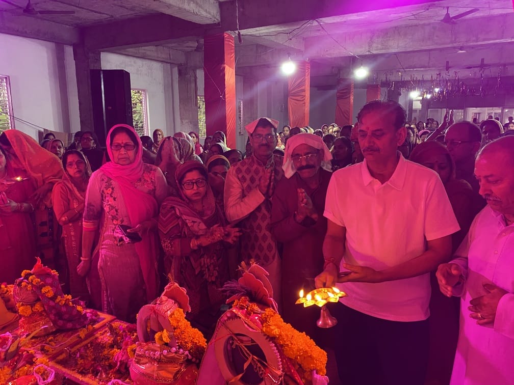 Devotees were overwhelmed with emotion upon hearing the story of Lord Bali.