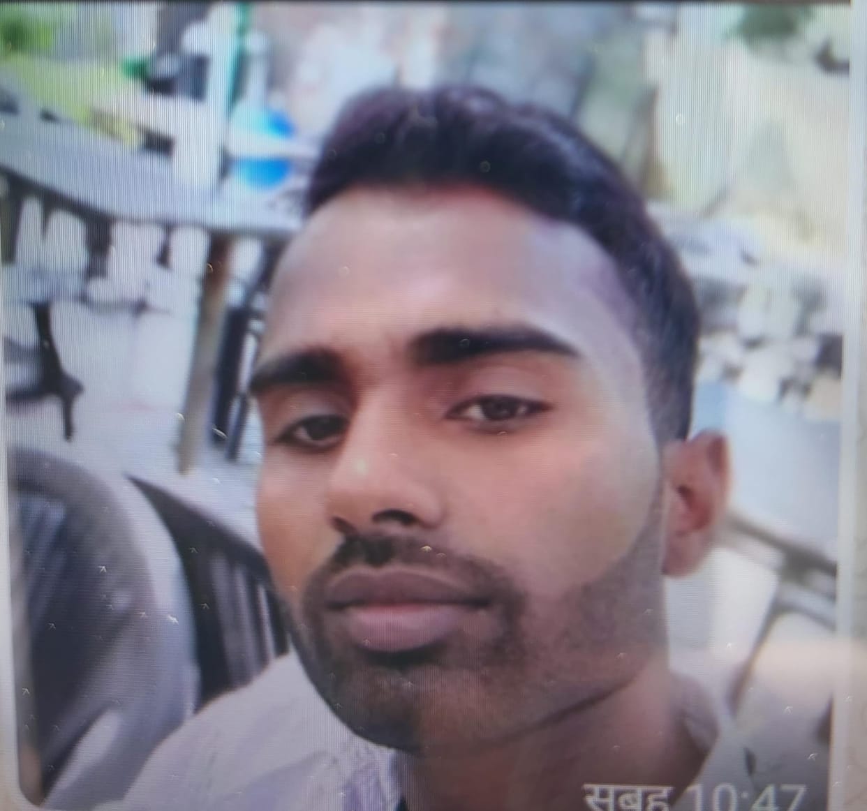 Dead body of a youth found hanging, screams erupt