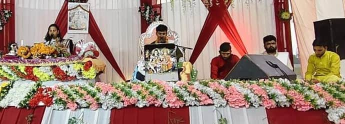 गुलालपुर में शिव महापुराण कथा सुनाते रतन वशिष्ठ जी महाराज। संवाद