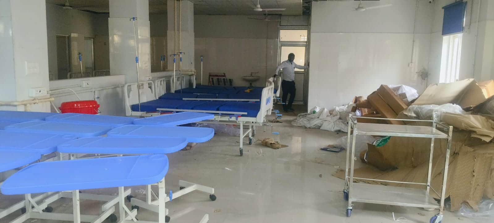 जिला अस्पताल में नई डायलिसिस यूनिट के संचालन की अंतिम चरण में चल रही तैयारियां।संवाद