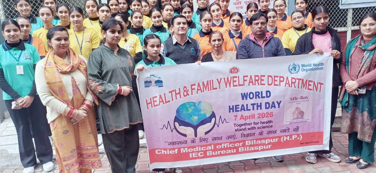 जीवन ज्योति नर्सिंग कॉलेज चांदपुर में विश्व स्वास्थ्य दिवस पर आयोजित कार्यक्रम में भाग लेती छात