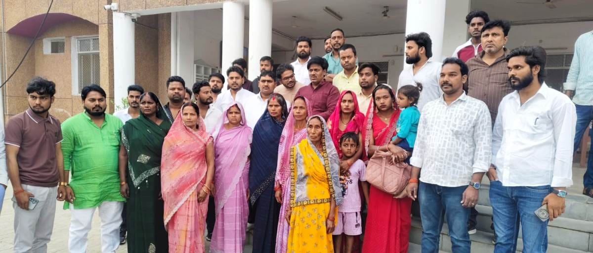 Allegations of beating of a prisoner in jail, villagers protested at the Collectorate.